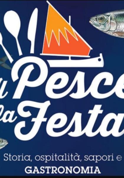 Evento gastronomico con pesce, storia e ospitalità.